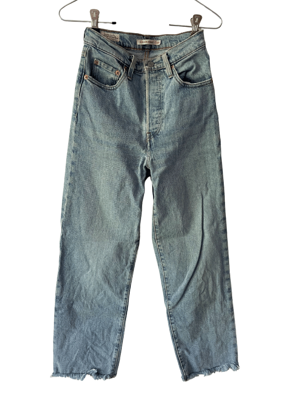 Levi’s Premium Ribcage Straight Jeans (W25)