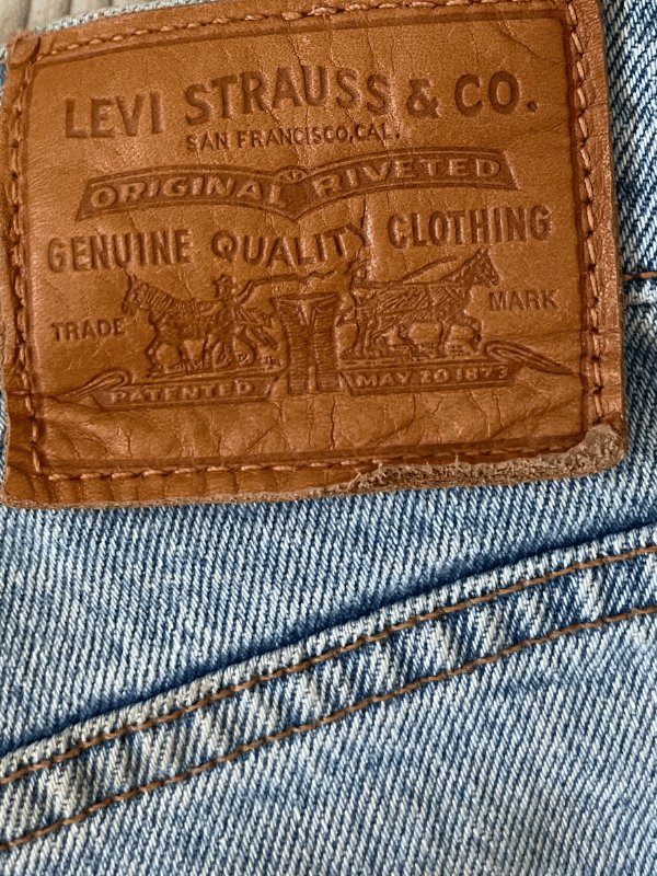 Levi’s Premium Ribcage Straight Jeans (W25)